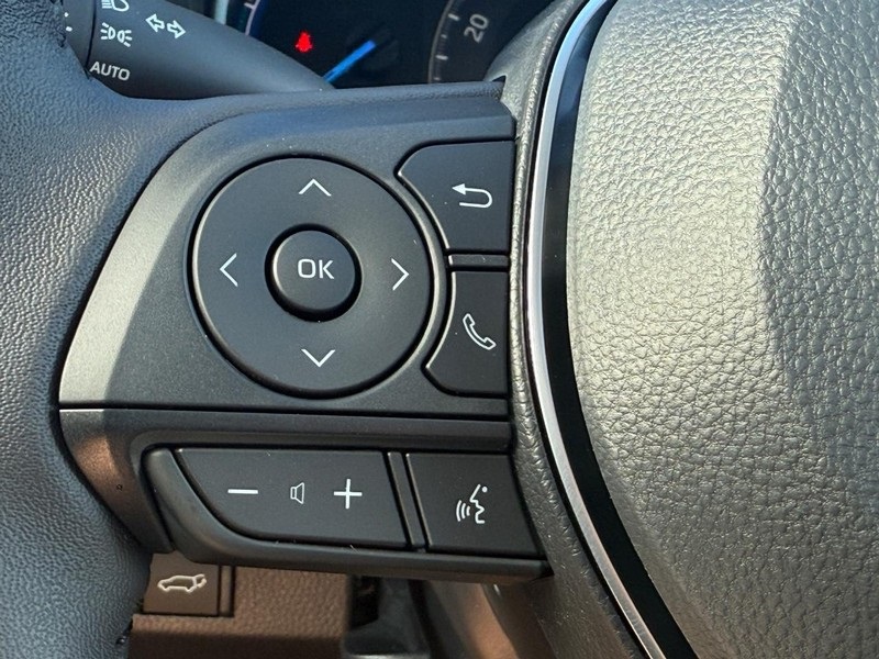 2025 Toyota RAV4 Hybrid XLE photo 15