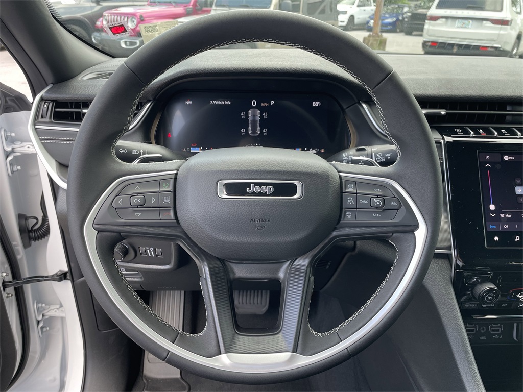 2025 Jeep Grand Cherokee Laredo X photo 17