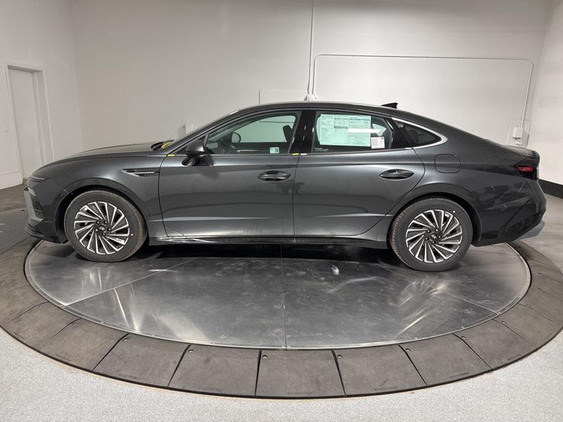 2025 Hyundai Sonata Hybrid SEL photo 4