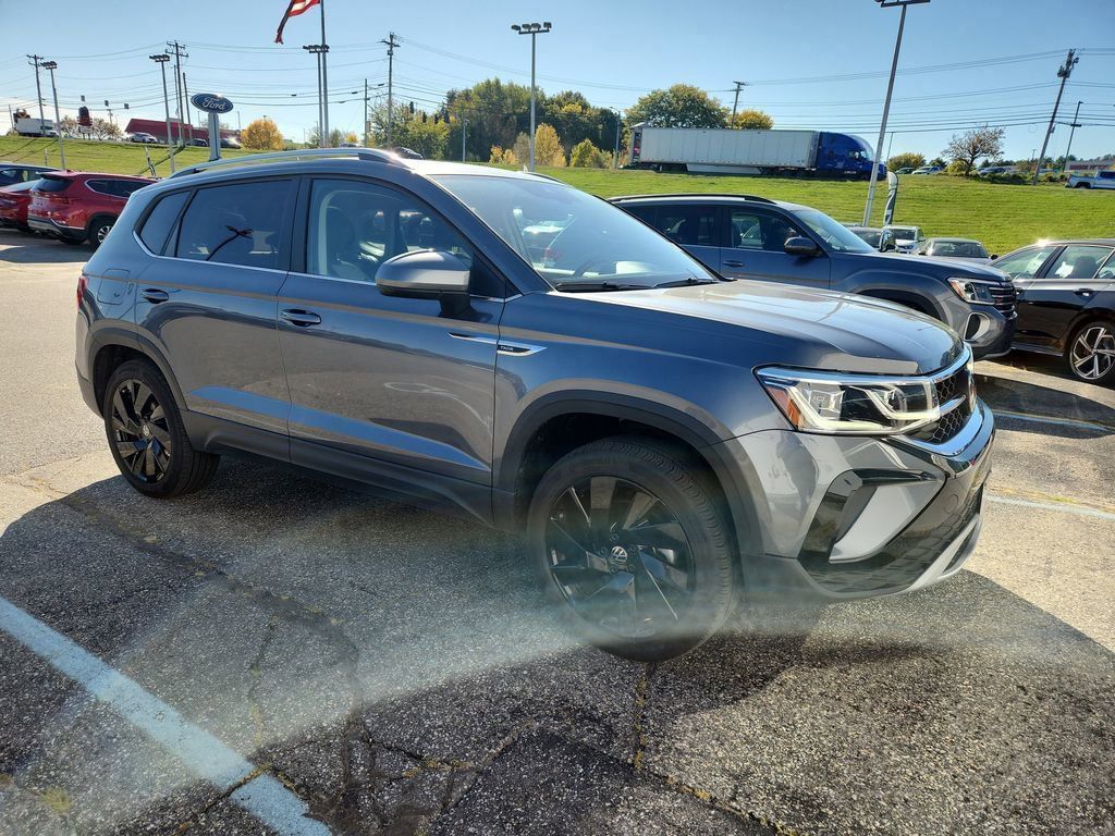 2024 Volkswagen Taos SEL's photo
