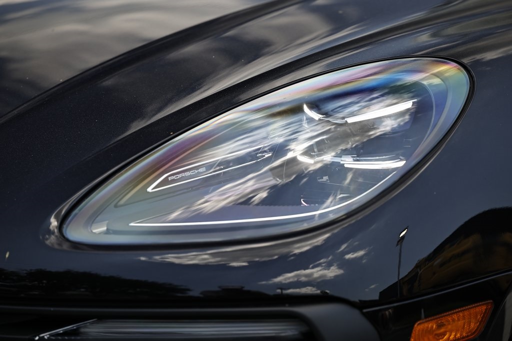 2025 Porsche Macan T photo 8