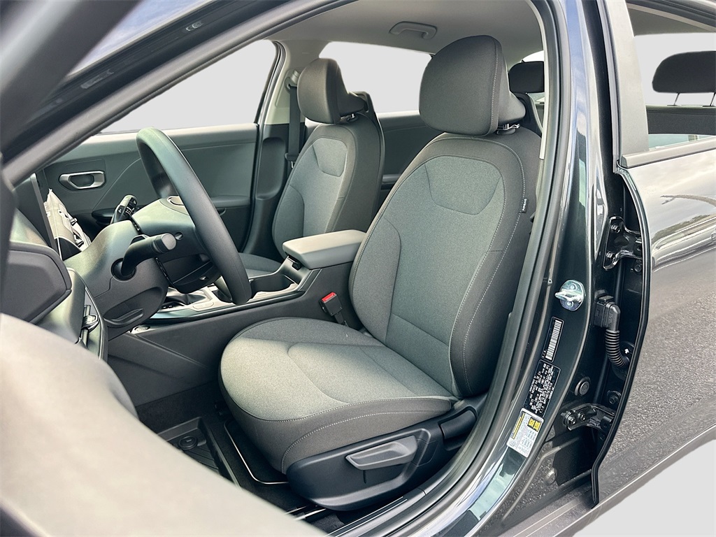 2025 Kia K4 LXS photo 18