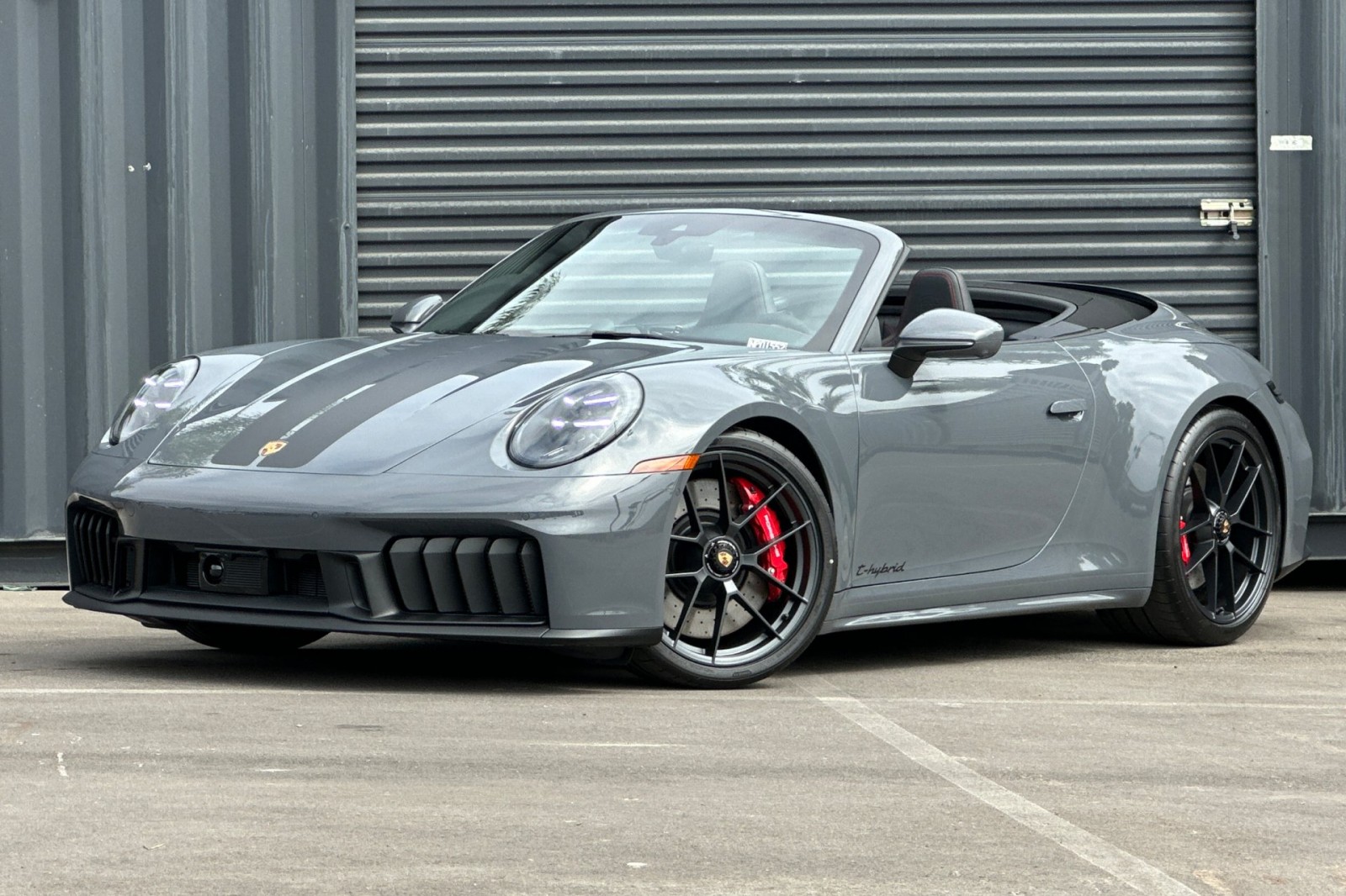 2026 Porsche 911 GTS photo 2