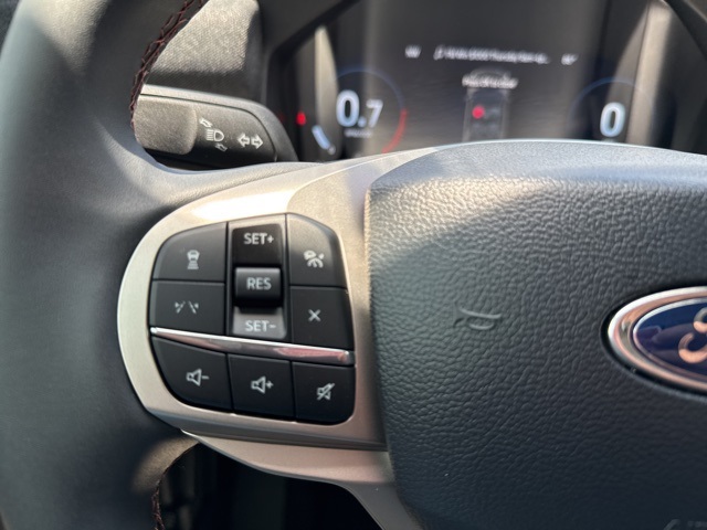 2025 Ford Explorer photo 31