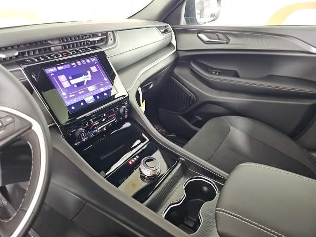 2025 Jeep Grand Cherokee Laredo X photo 22