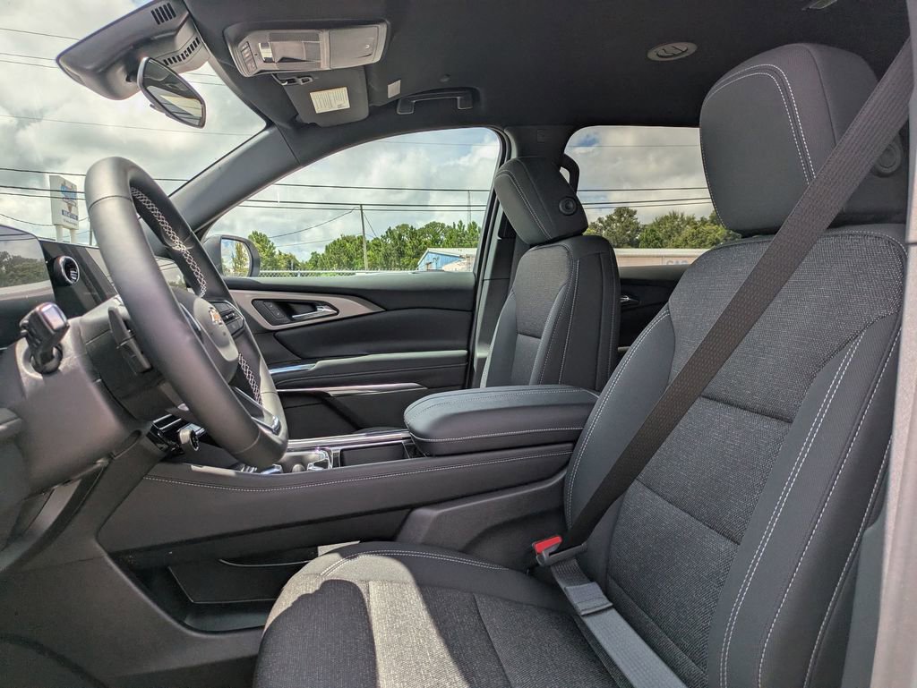 2025 Chevrolet Traverse photo 11