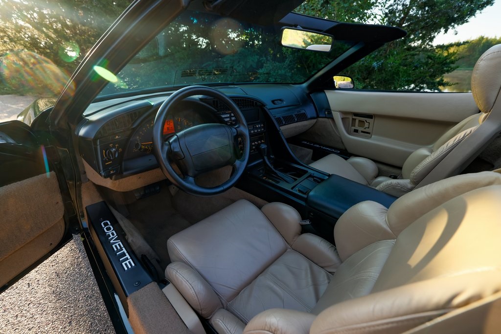 1993 Chevrolet Corvette Base photo 2