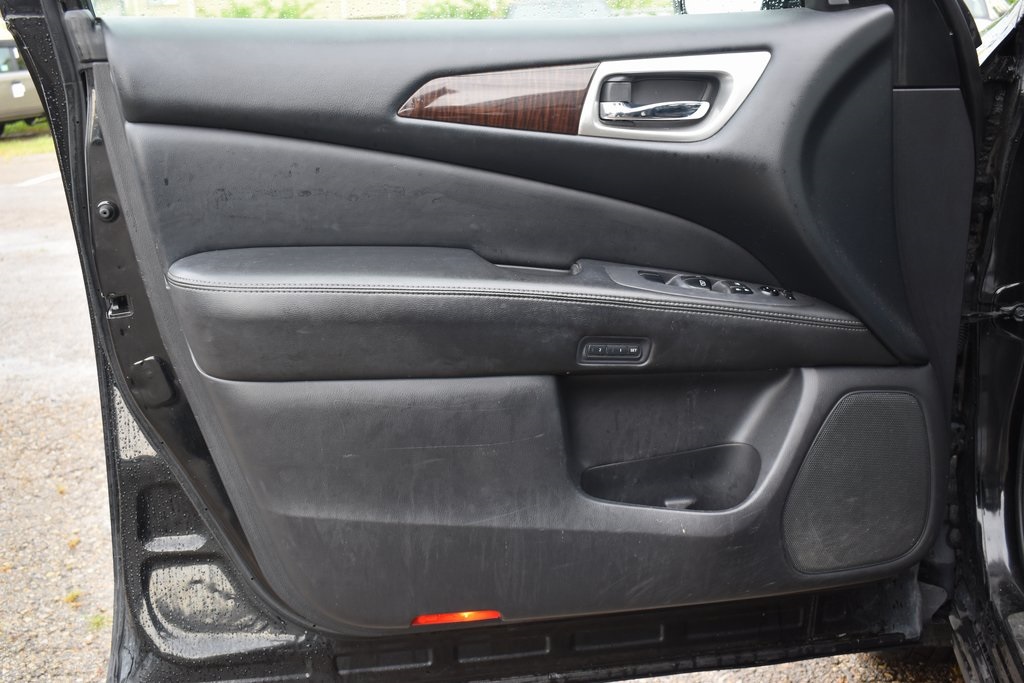 2015 Nissan Pathfinder Platinum photo 8