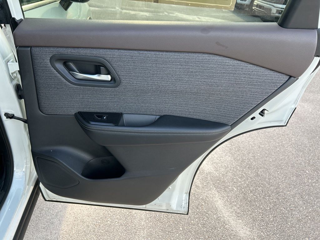 2023 Nissan Rogue SV photo 38