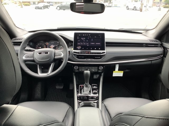 2026 Jeep Compass Latitude photo 3