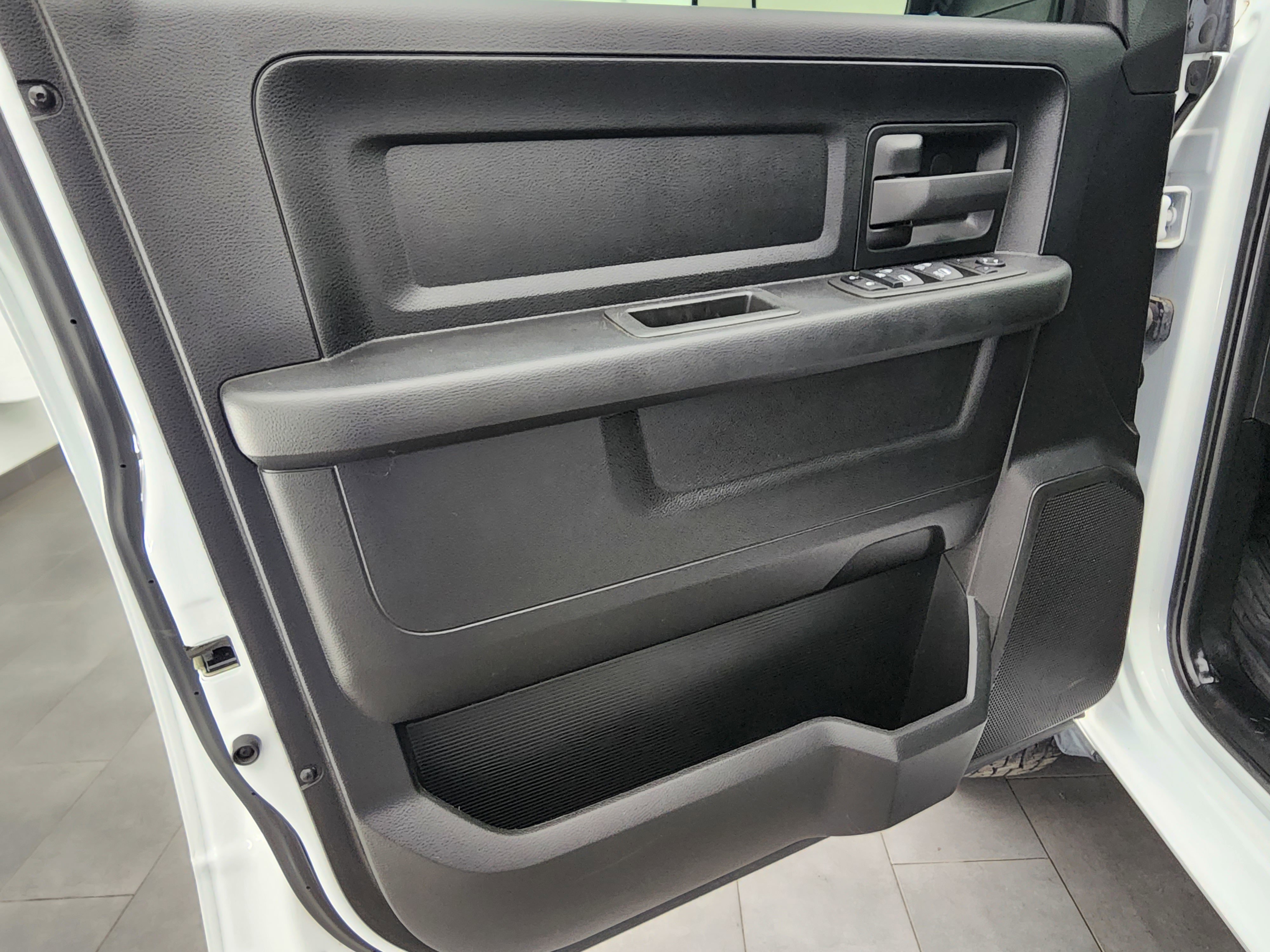 2022 Ram 3500 photo 16