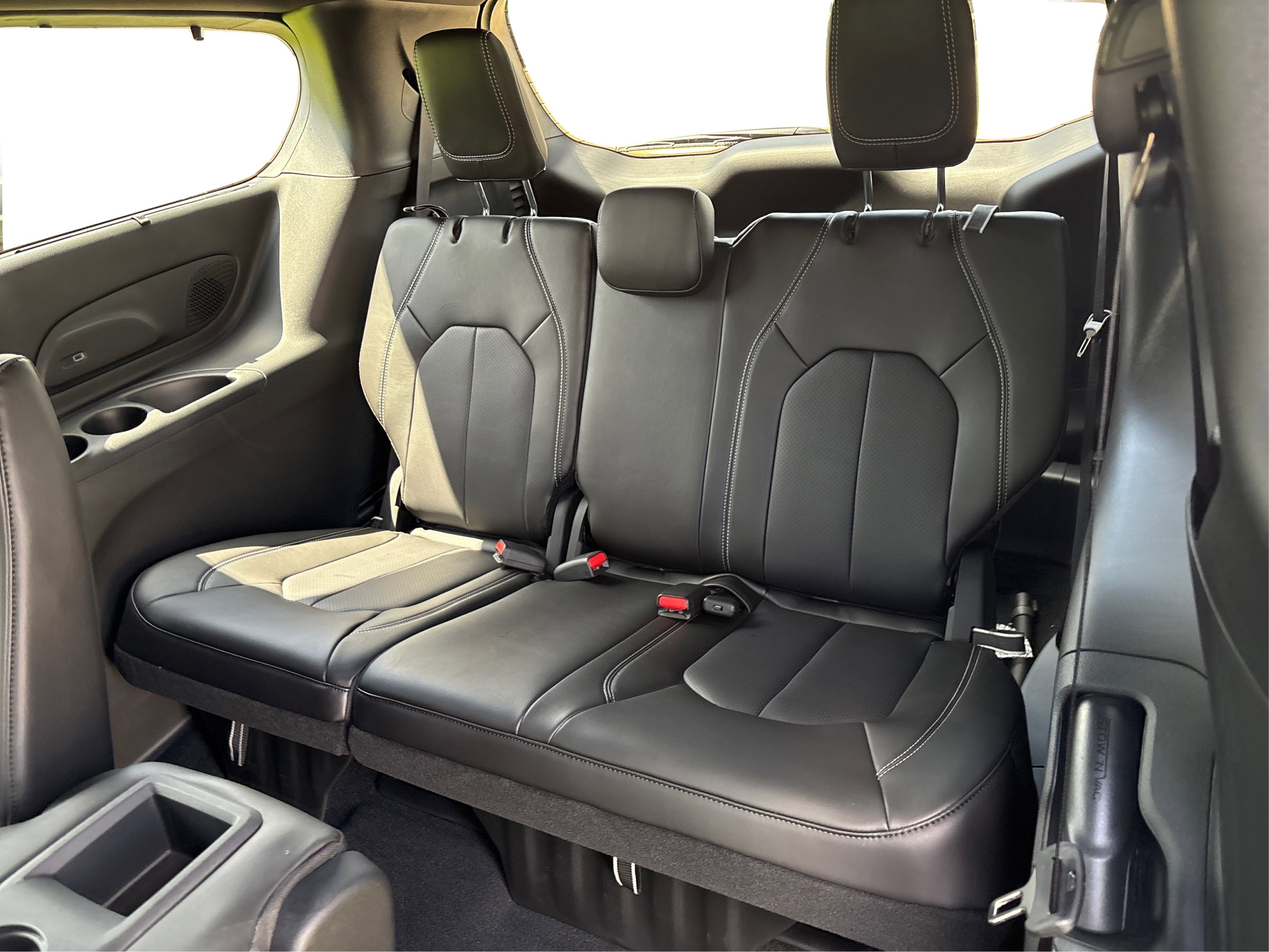 2025 Chrysler Pacifica photo 20