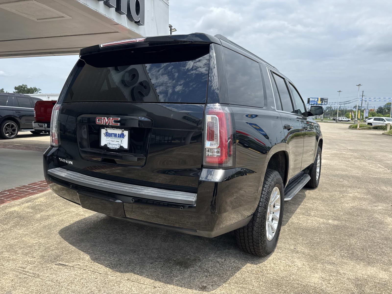 2017 Gmc Yukon SLT photo 7