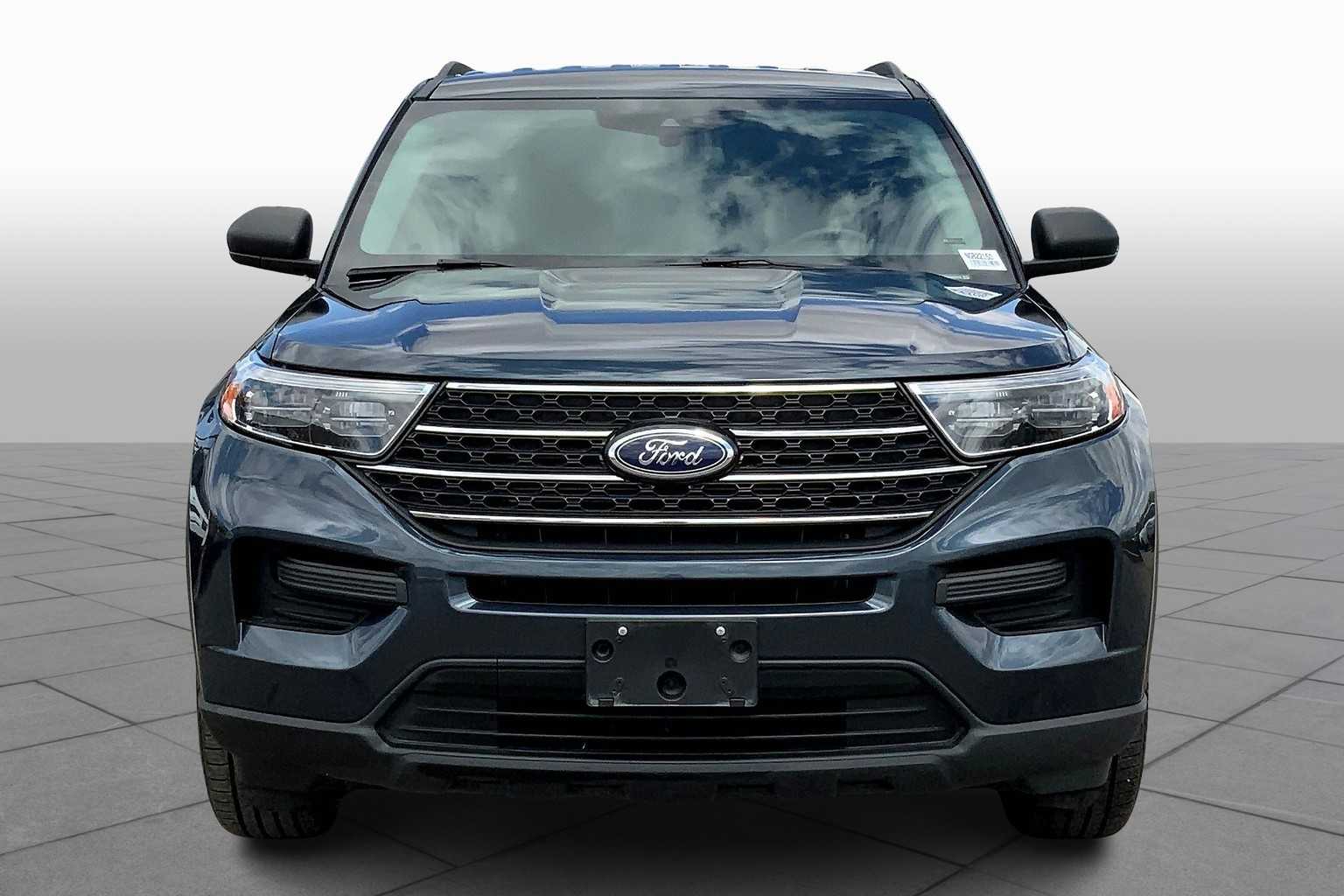 2022 Ford Explorer XLT Sport photo 2