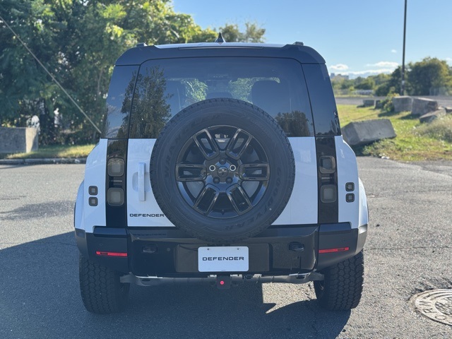 2026 Land Rover Defender 110 S photo 3