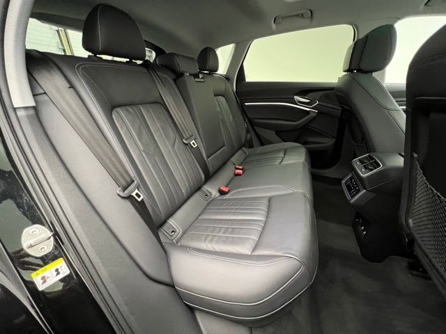 2023 Audi e-tron Premium photo 20