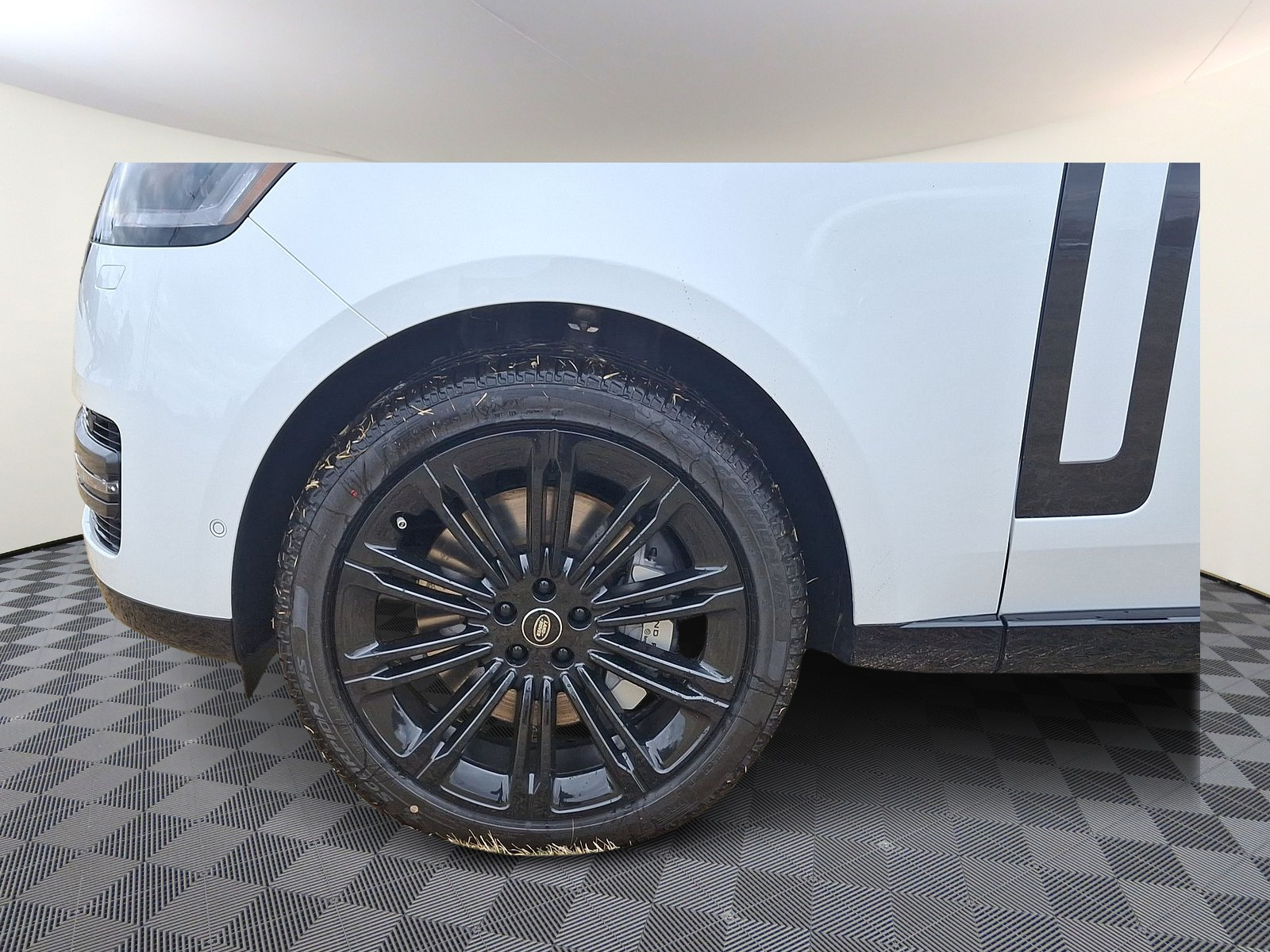 2025 Land Rover Range Rover SE photo 2