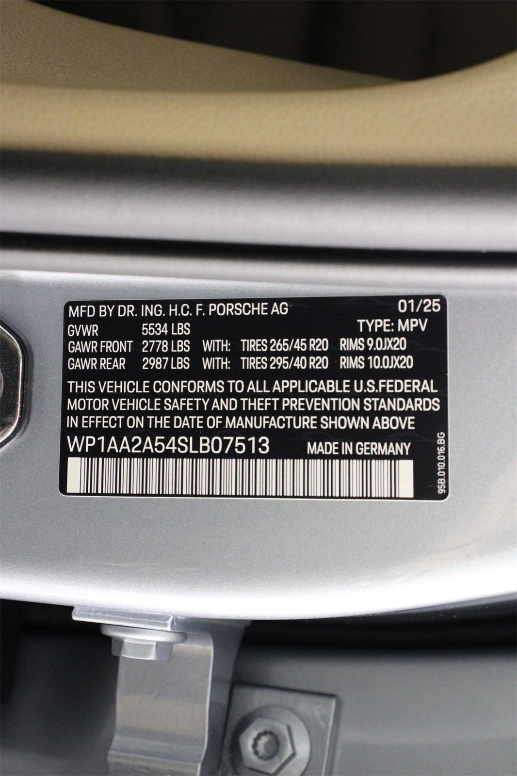 2025 Porsche Macan T photo 19