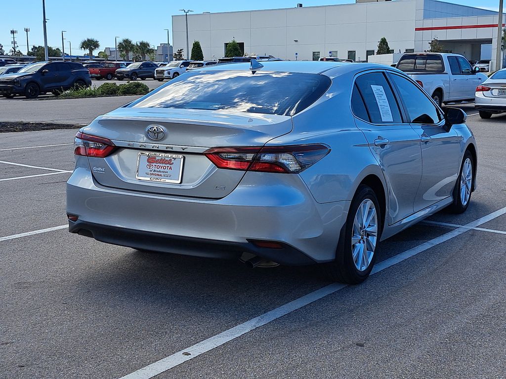 2023 Toyota Camry LE photo 3
