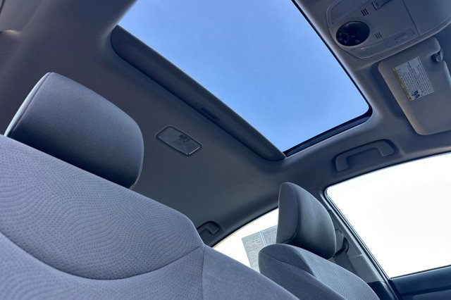 2015 Toyota Prius Three photo 16