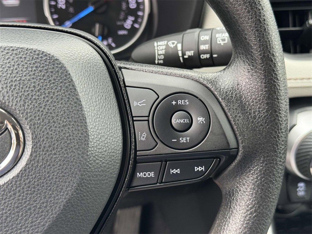 2022 Toyota RAV4 Hybrid XLE photo 10