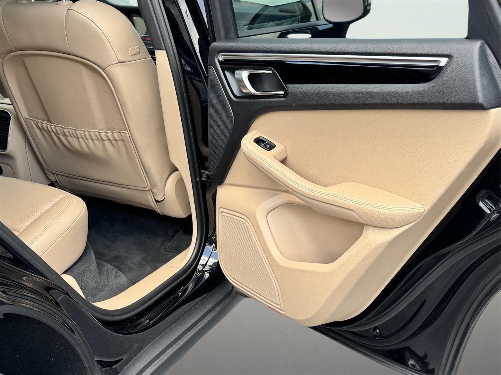 2021 Porsche Macan Base photo 28