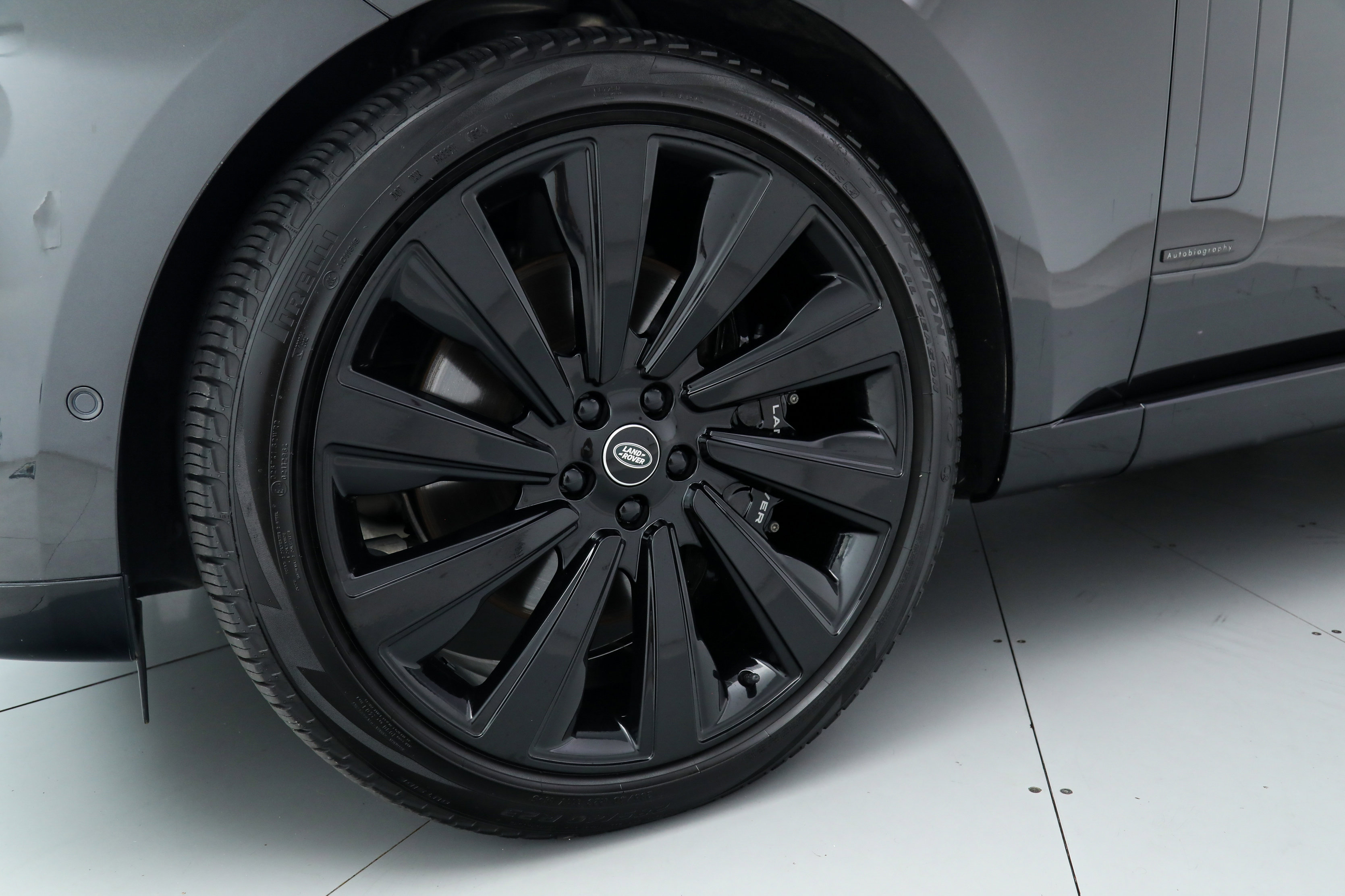 2025 Land Rover Range Rover Autobiography photo 11