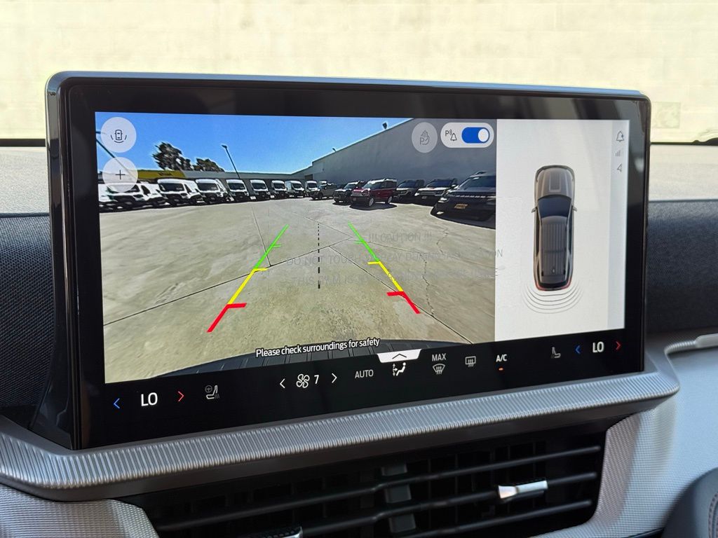 2025 Ford Explorer photo 10