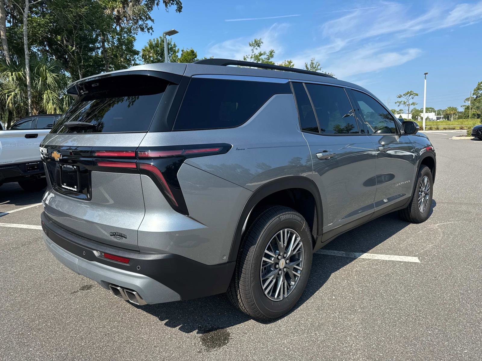 2026 Chevrolet Traverse LE photo 3