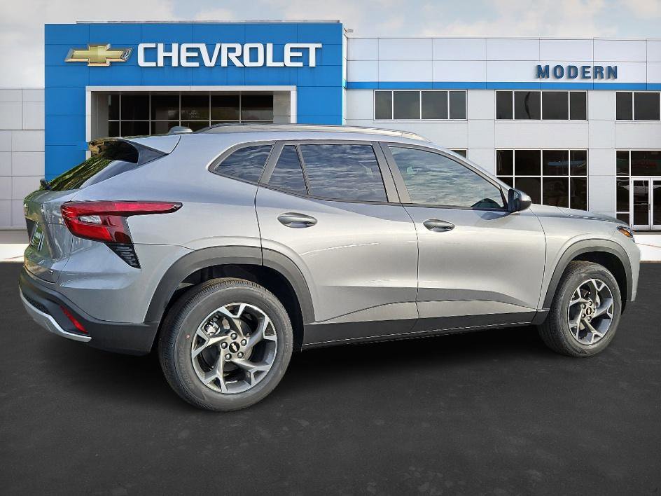 2025 Chevrolet Trax LT photo 4