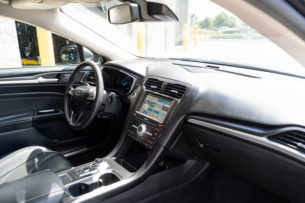 2019 Ford Fusion Hybrid Titanium photo 15