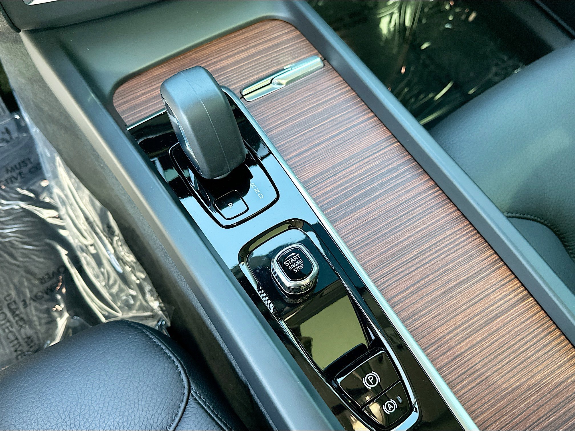 2023 Volvo XC60 Plus photo 16