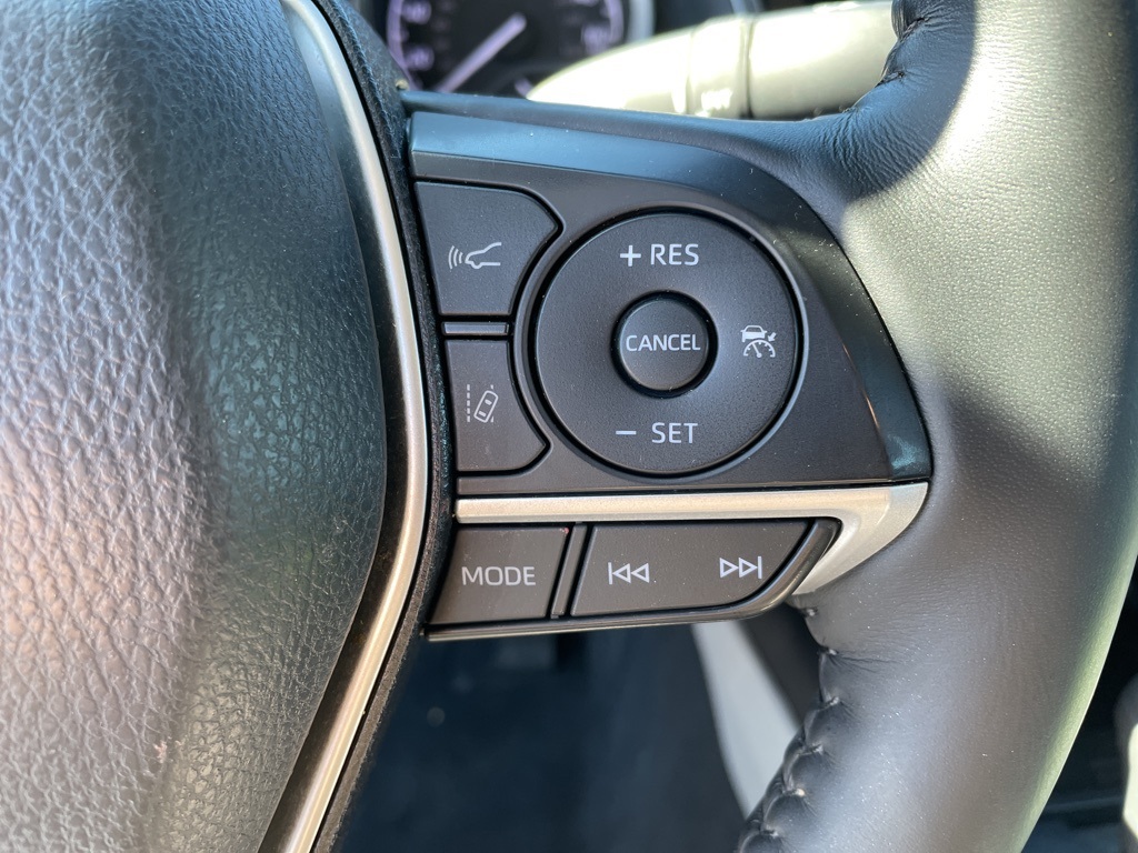 2021 Toyota Camry Hybrid LE photo 10