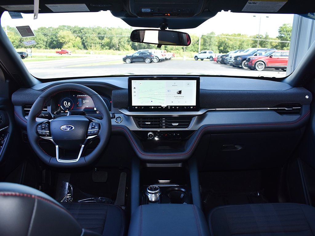 2025 Ford Explorer ST-Line photo 4