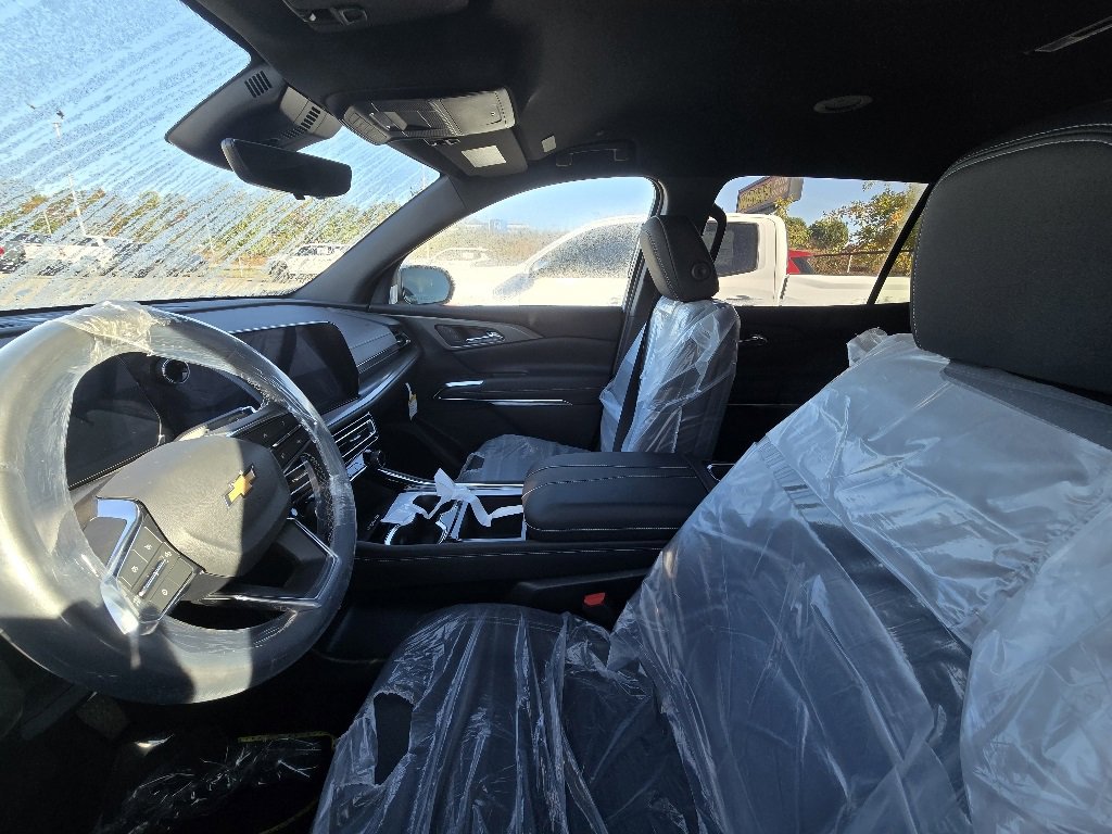 2026 Chevrolet Traverse photo 2