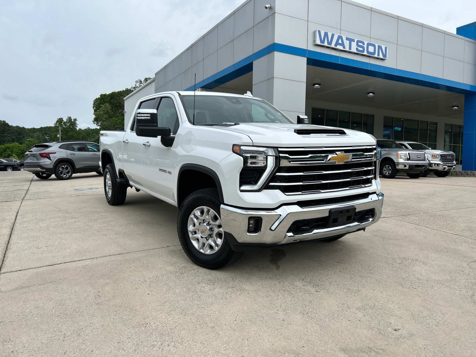 2024 Chevrolet Silverado 2500HD LTZ photo 2