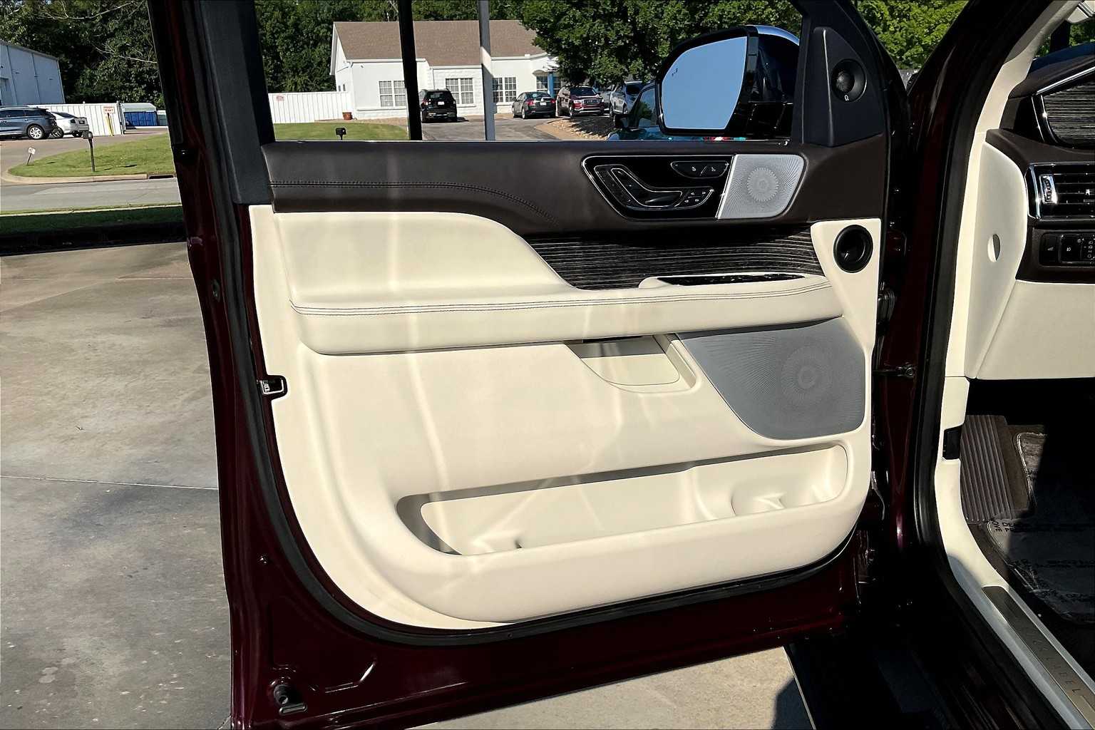 2024 Lincoln Navigator Black Label photo 19