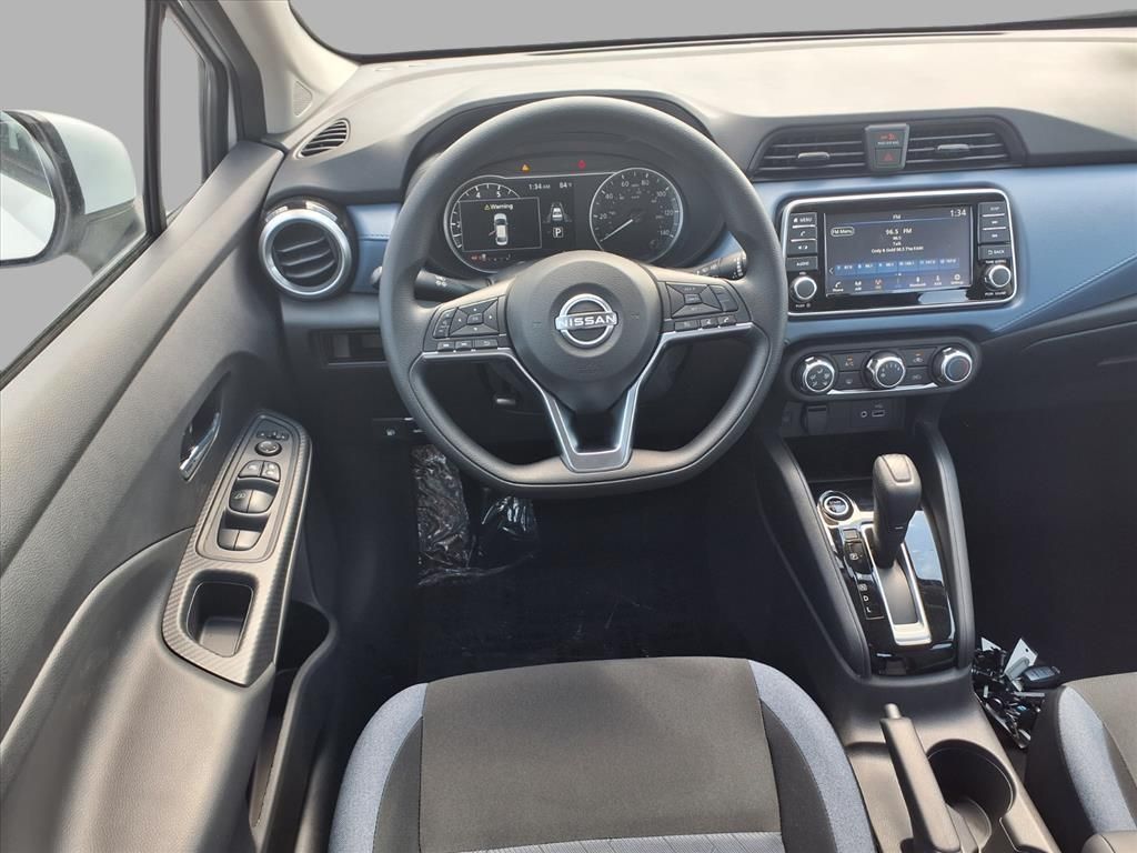 2025 Nissan Versa SV photo 4