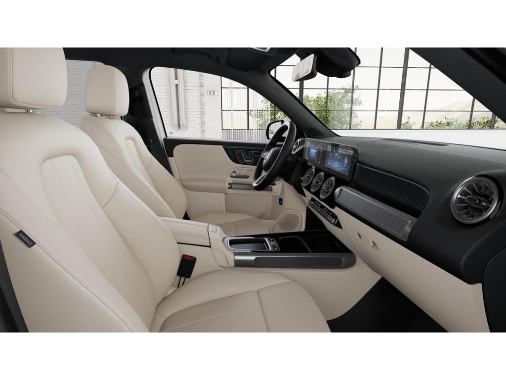 2025 Mercedes Benz GLB 250 4MATIC photo 4