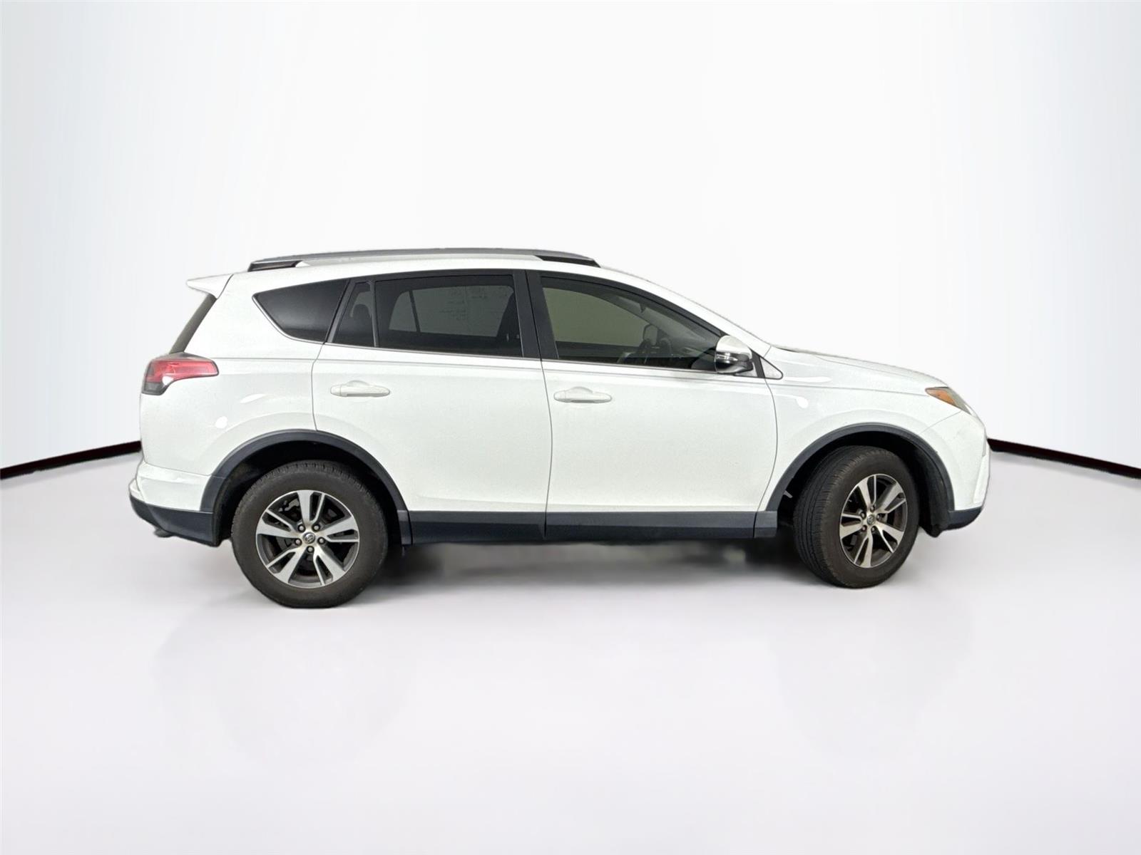 2018 Toyota RAV4 XLE photo 5