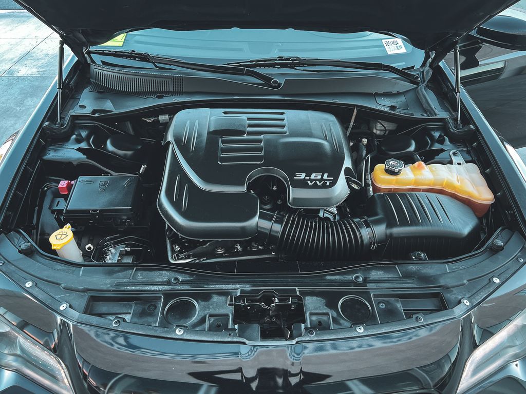 2015 Chrysler 300 S photo 31