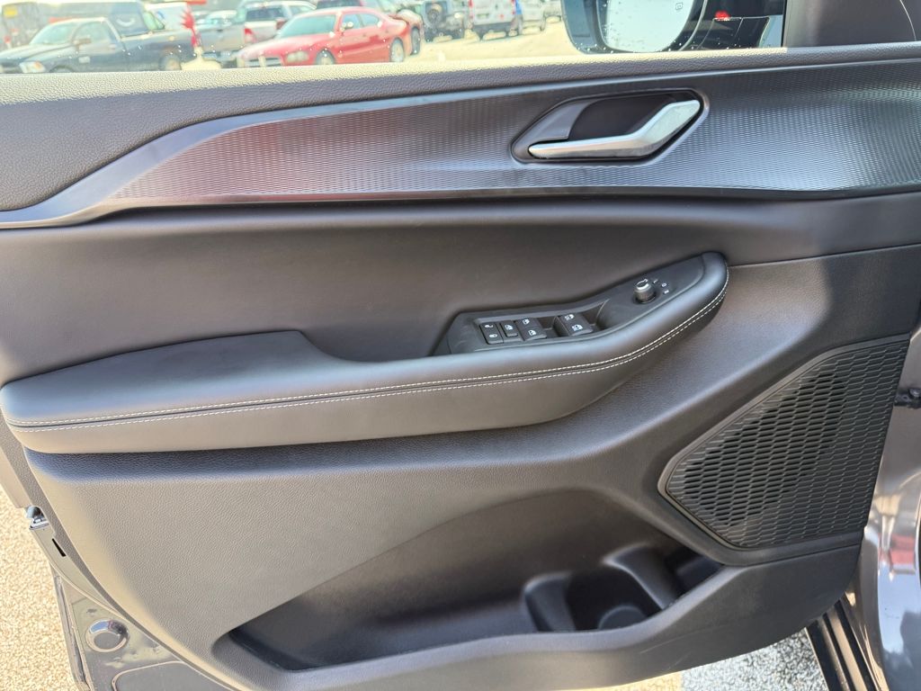 2025 Jeep Grand Cherokee Altitude photo 10