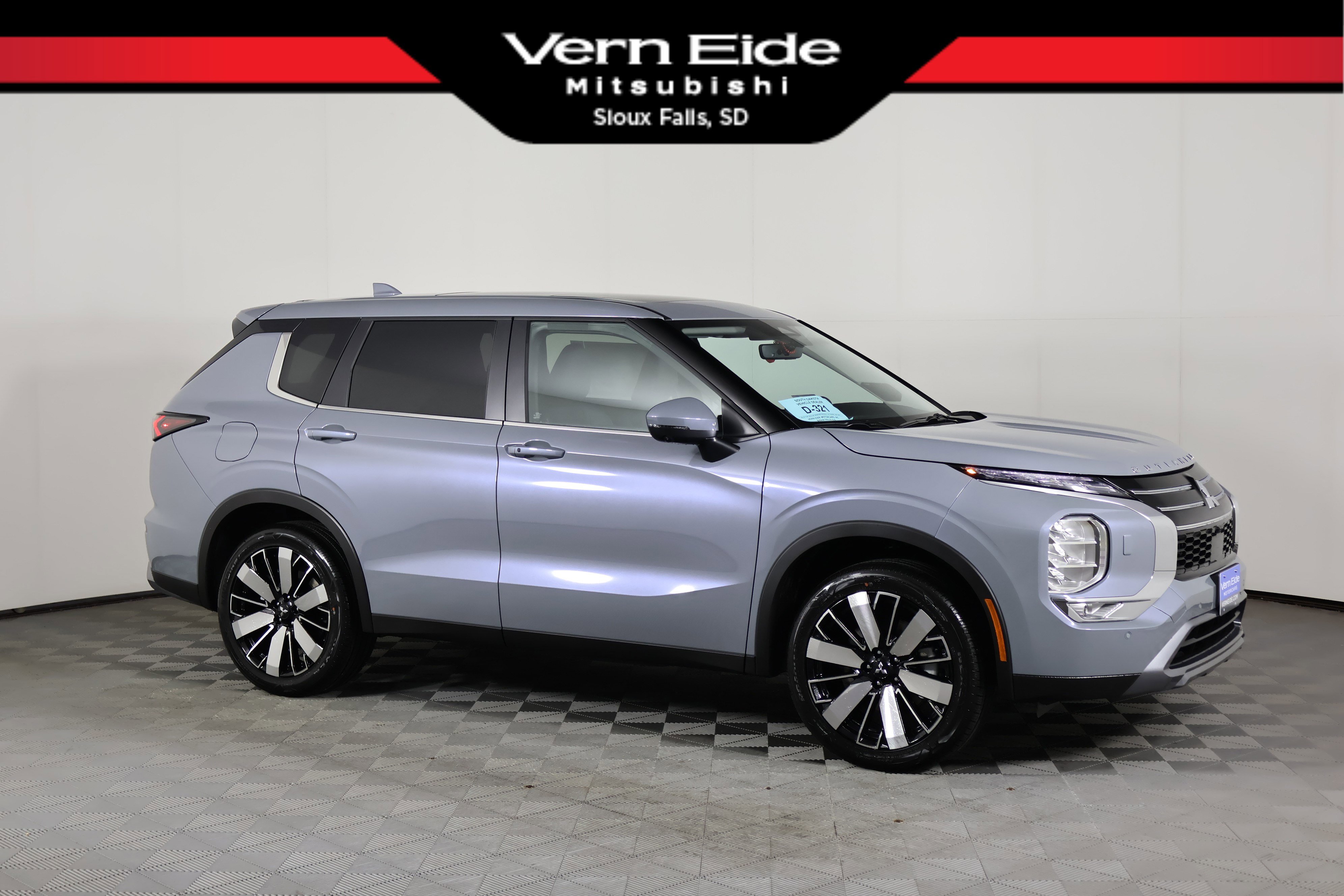 2026 Mitsubishi Outlander SE's photo