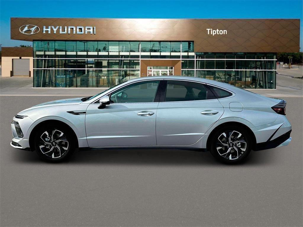 2025 Hyundai Sonata SEL photo 2