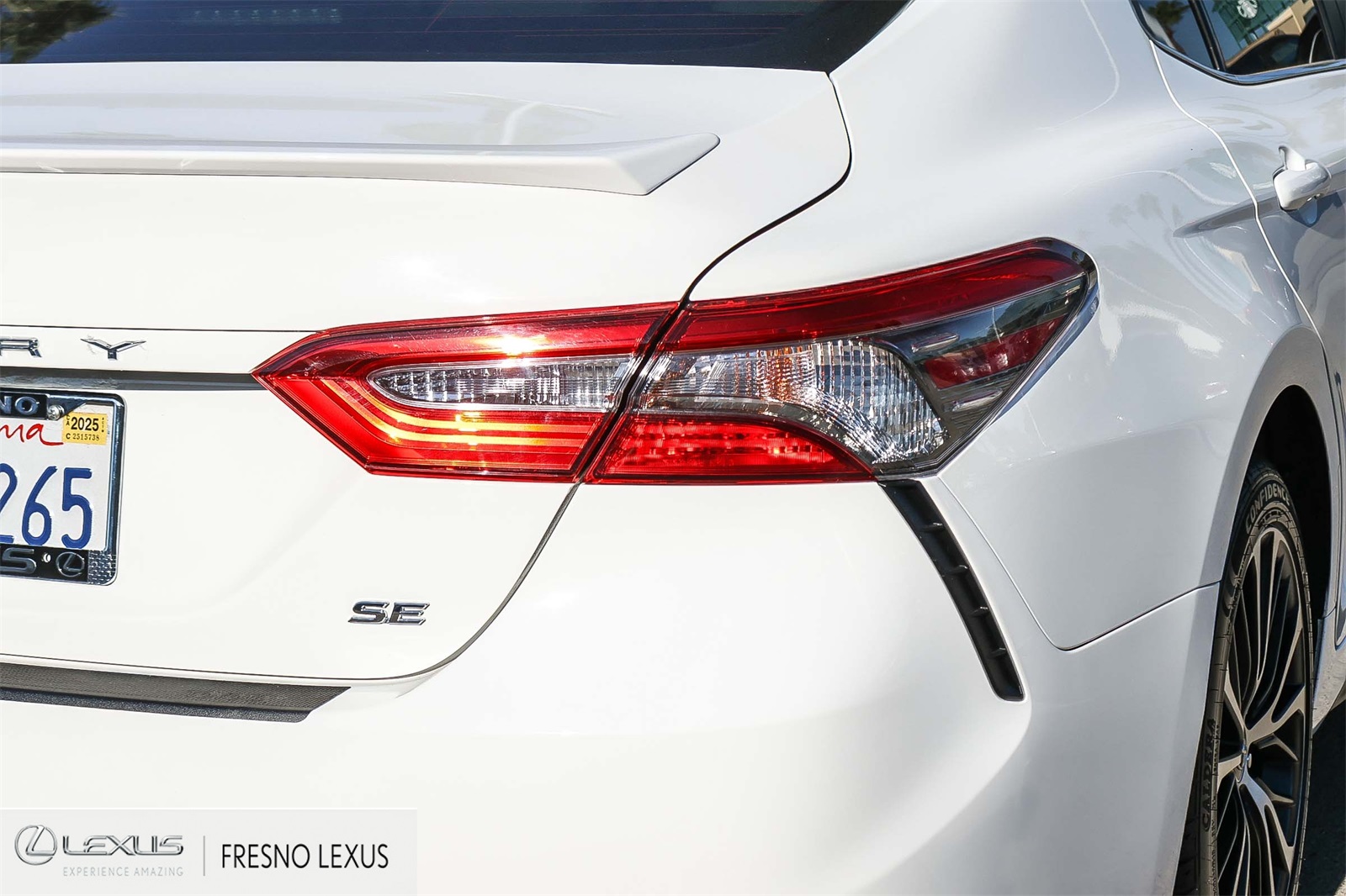 2018 Toyota Camry SE photo 6