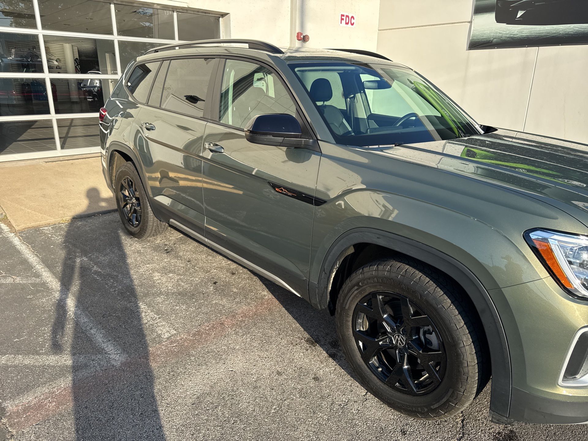 2025 Volkswagen Atlas Peak Edition SE photo 4
