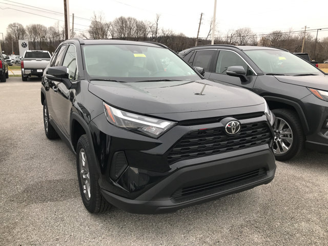 2025 Toyota RAV4 XLE's photo