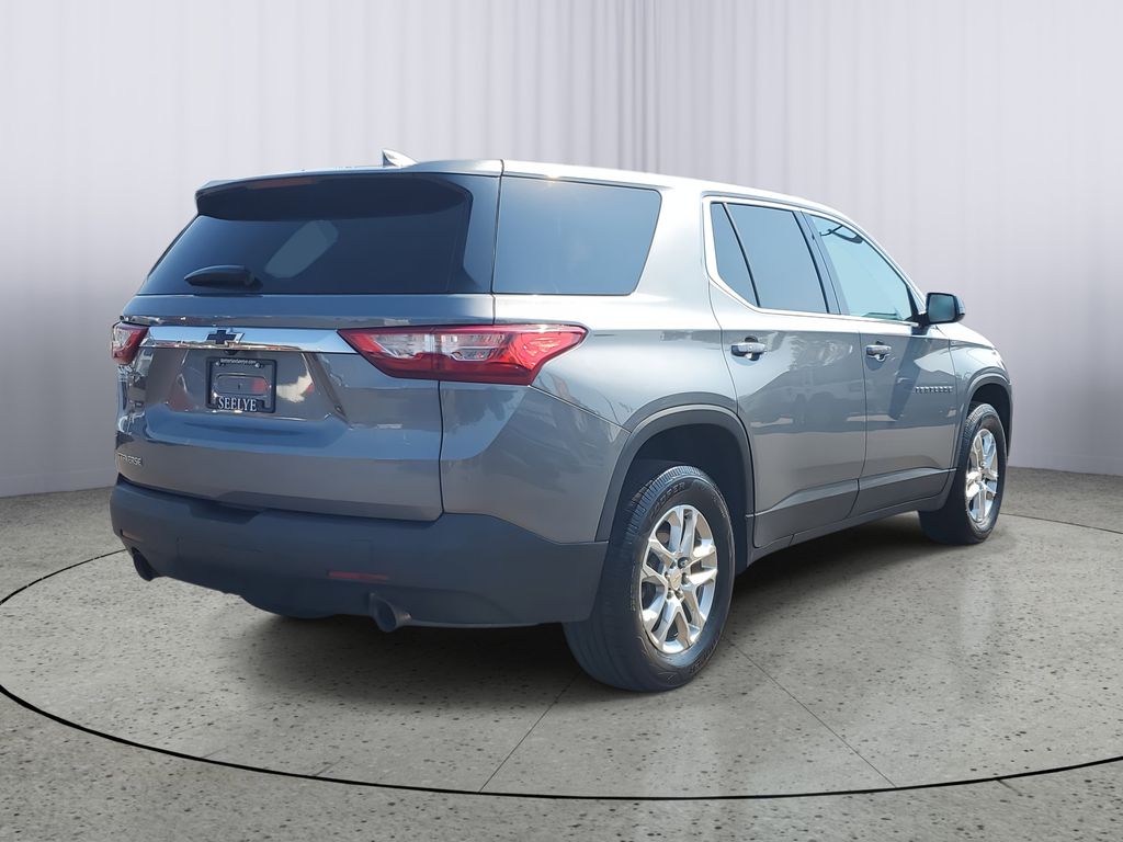 2020 Chevrolet Traverse LS photo 2