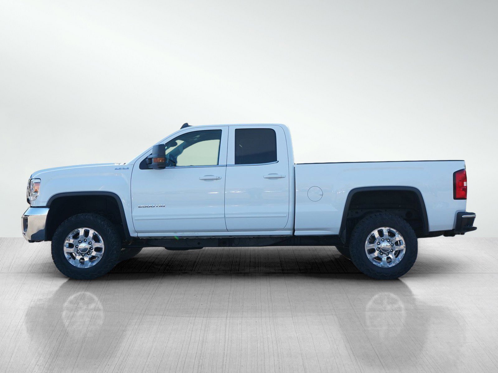 Used 2015 GMC Sierra 2500HD SLE with VIN 1GT22YE82FZ538297 for sale in Minneapolis, Minnesota