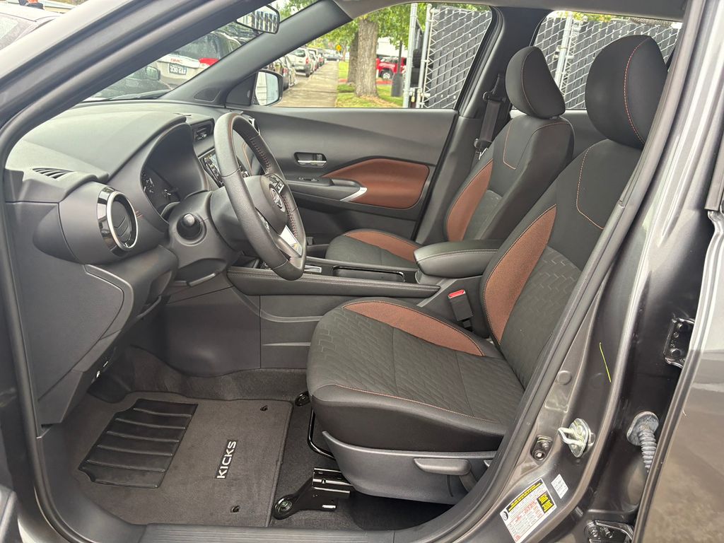 2023 Nissan Kicks SR photo 14